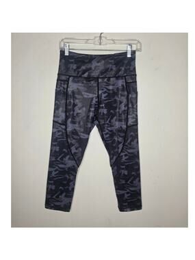 Zyia Active grey shiny camouflage camo athletic capri w pockets - 6-8 / medium